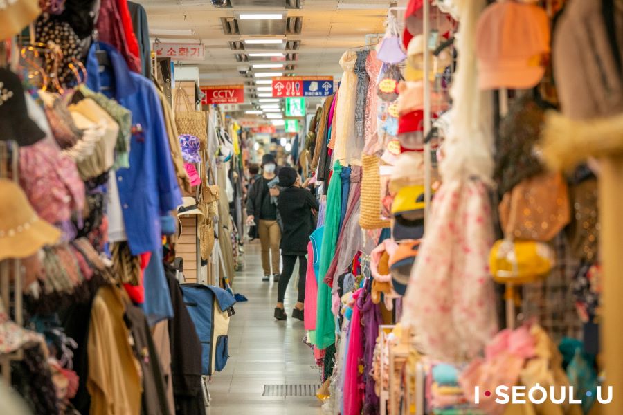 dongdaemun night market, late night shopping, shopping in seoul, dongdaemun mall, attraction in seoul