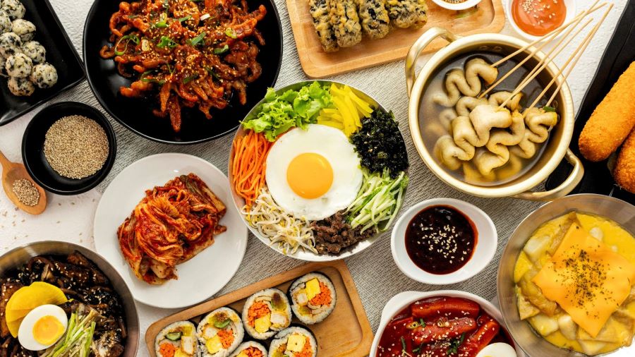 popular korean dishes, seoul korean cuisine, mango bingsu, marinated crab, spring summer cuisine