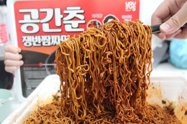 korean cup noodles, big cup noodles, bibimmyeon, gs25, ramyeon